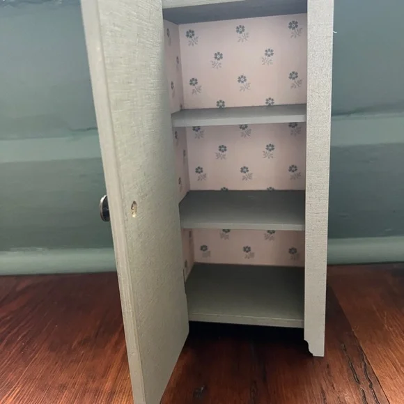 Maileg Mini Vintage Closet - Picture 7 of 7